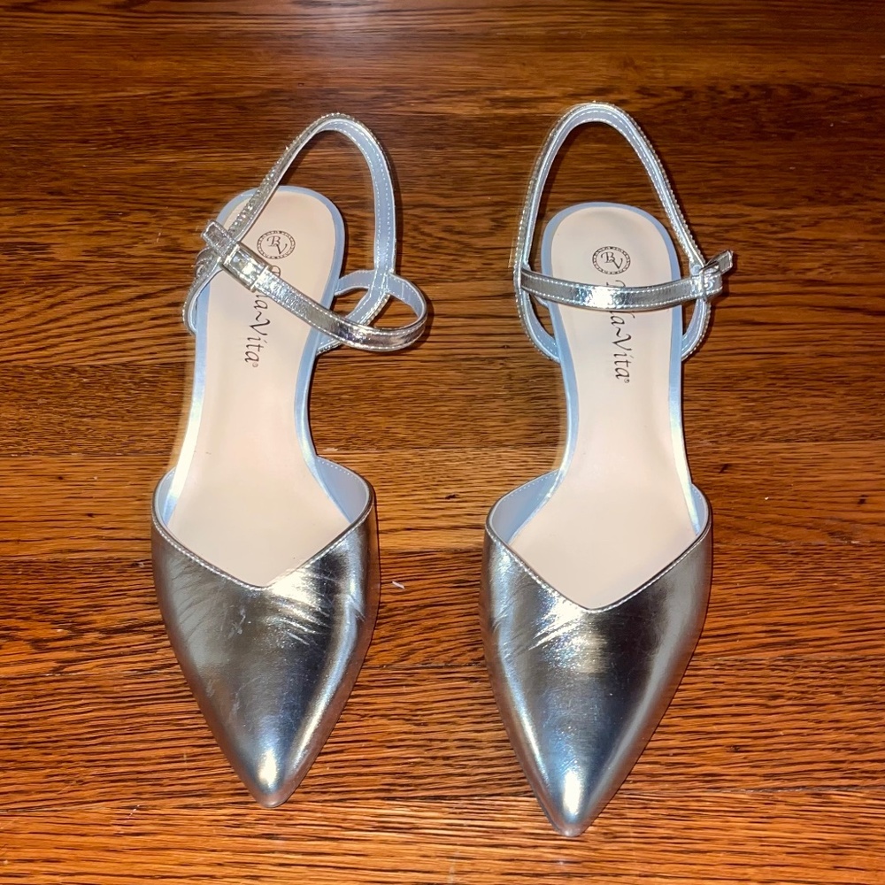 Bella Vita silver metallic leather sling back bridal/formal pump size 9